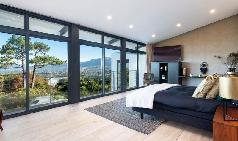 5 Bedroom Property for Sale in Bishopscourt Western Cape